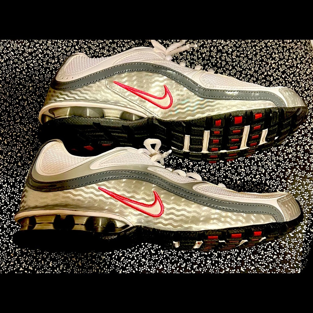 EUC Nike Reax running shoes. Women size 10.